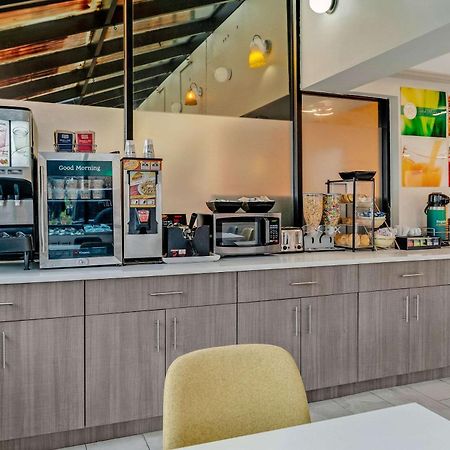 Quality Inn Detroit Downtown Экстерьер фото