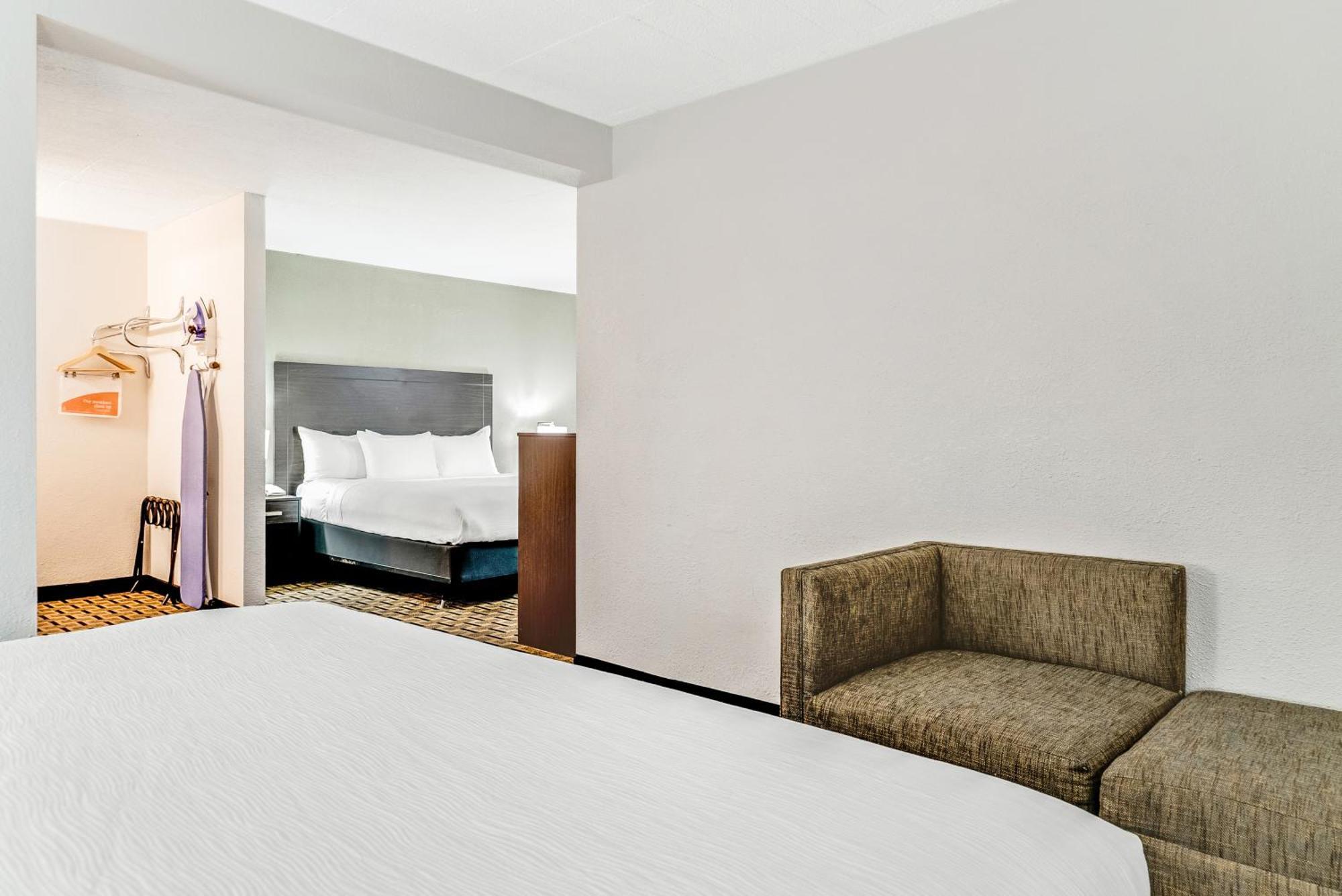 Quality Inn Detroit Downtown Экстерьер фото