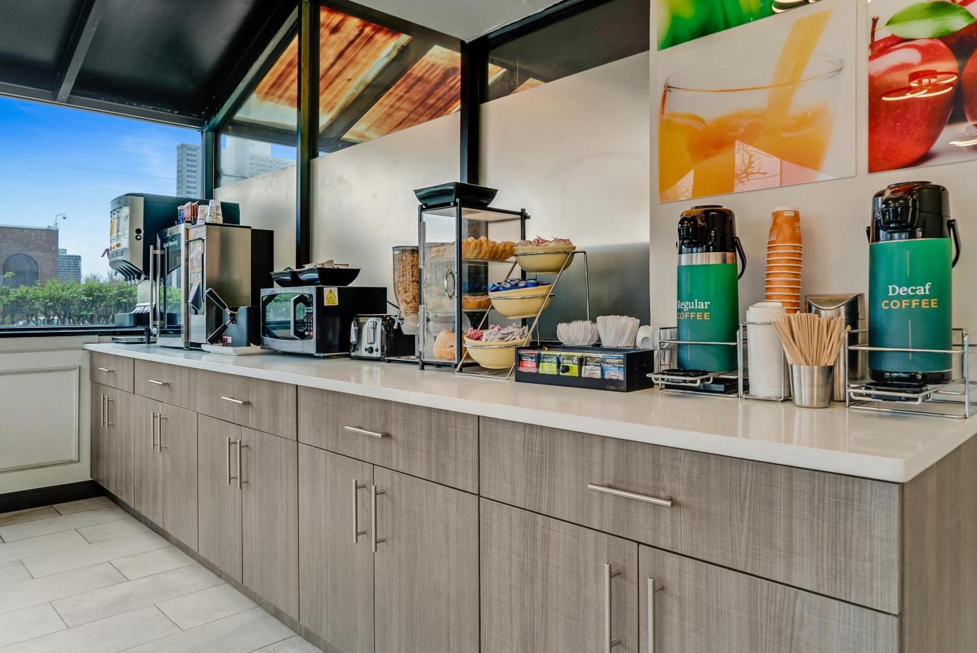 Quality Inn Detroit Downtown Экстерьер фото