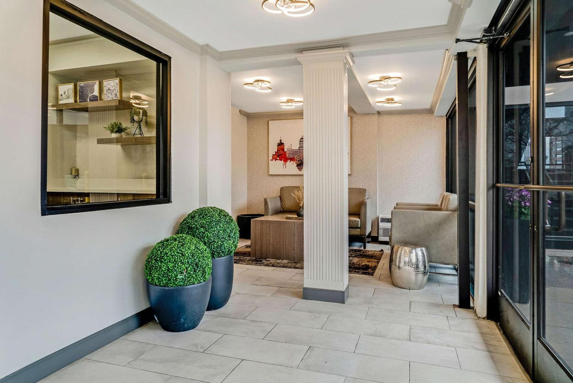 Quality Inn Detroit Downtown Экстерьер фото