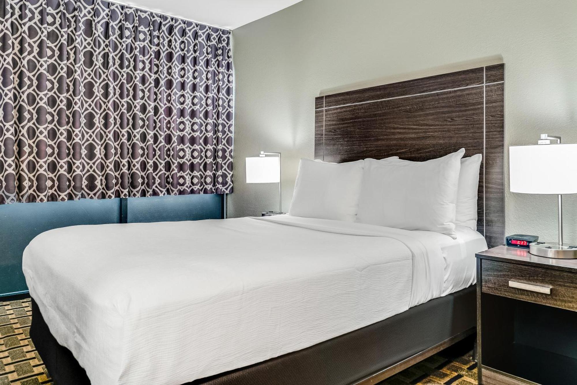 Quality Inn Detroit Downtown Экстерьер фото