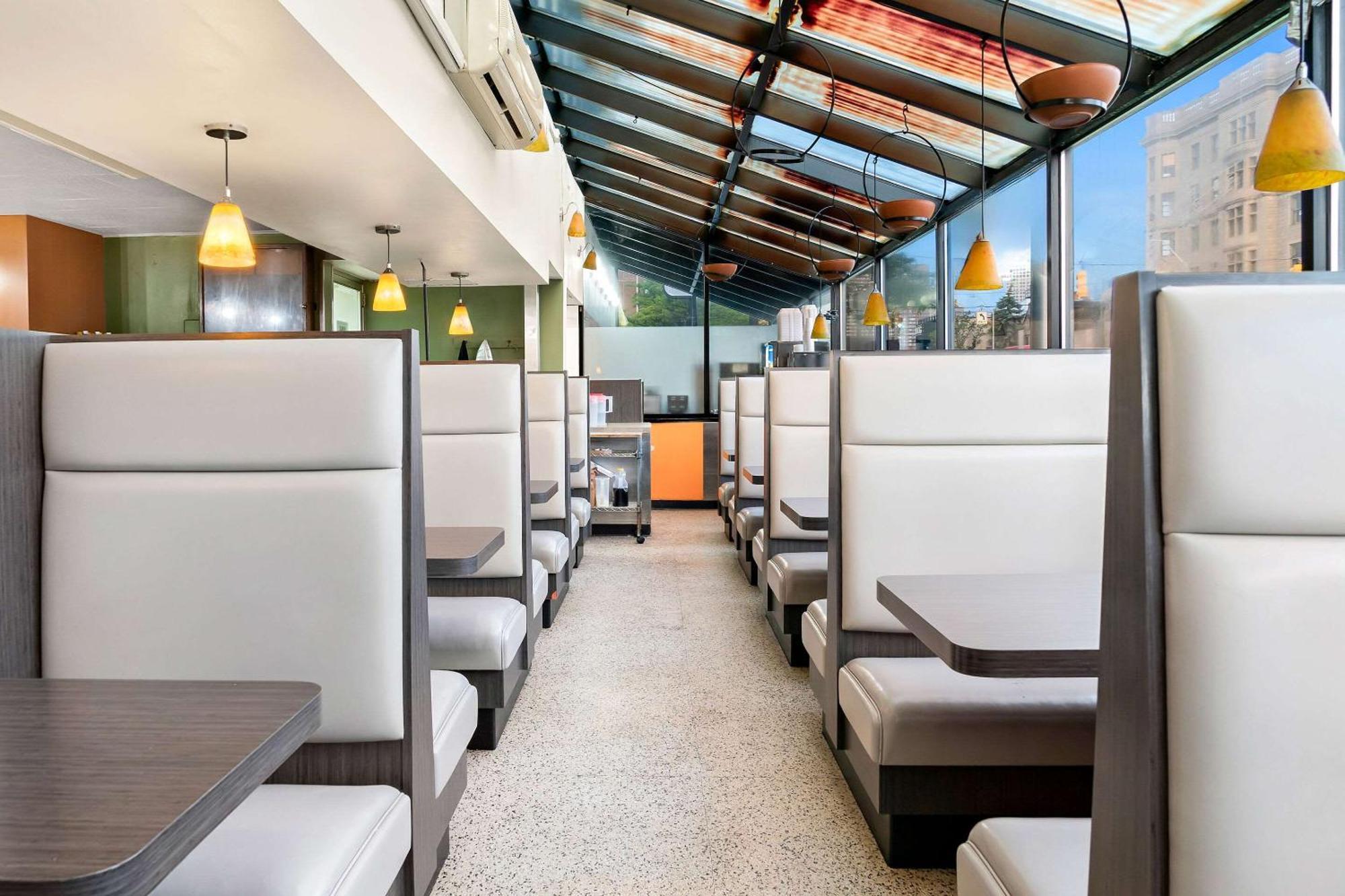 Quality Inn Detroit Downtown Экстерьер фото