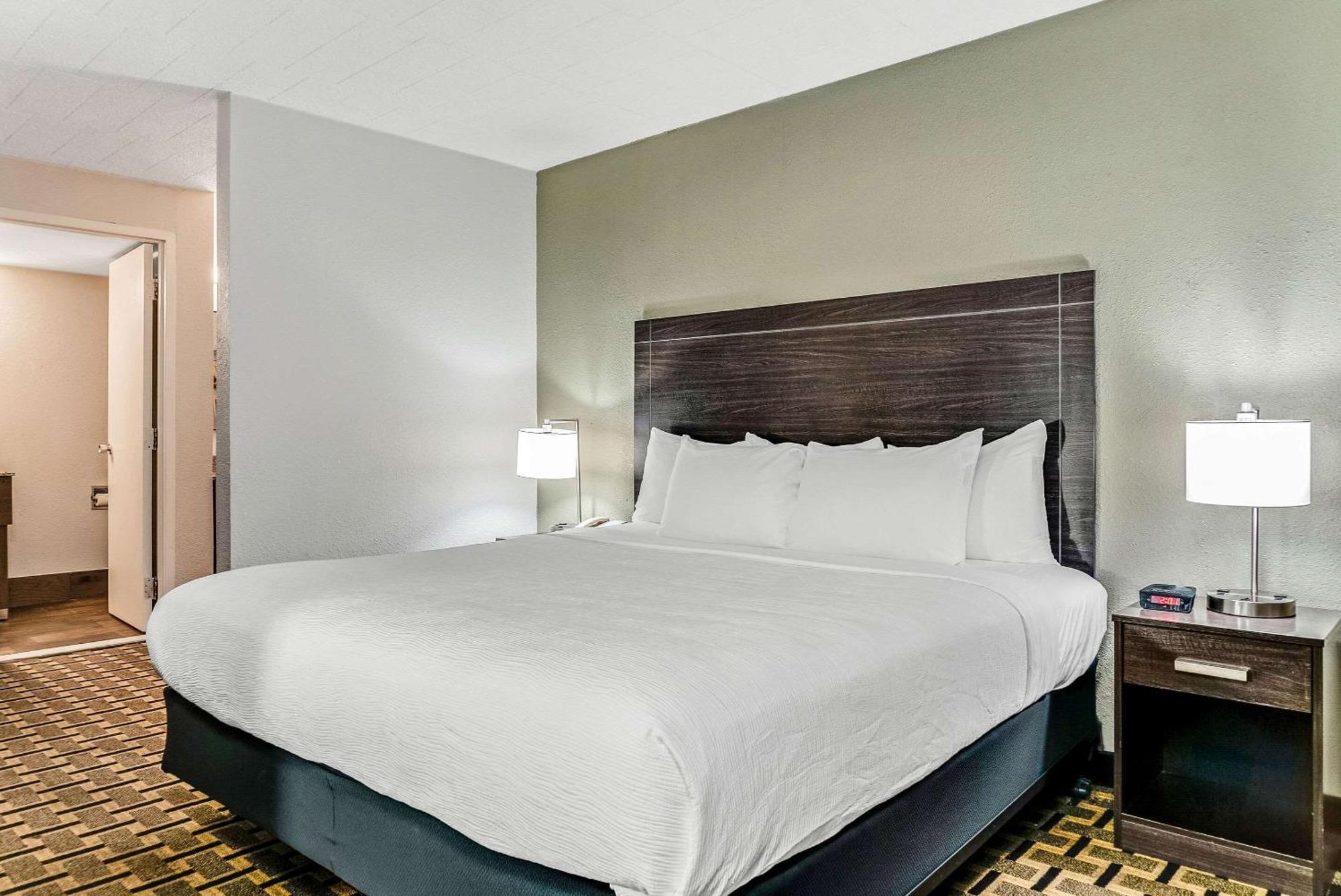 Quality Inn Detroit Downtown Экстерьер фото