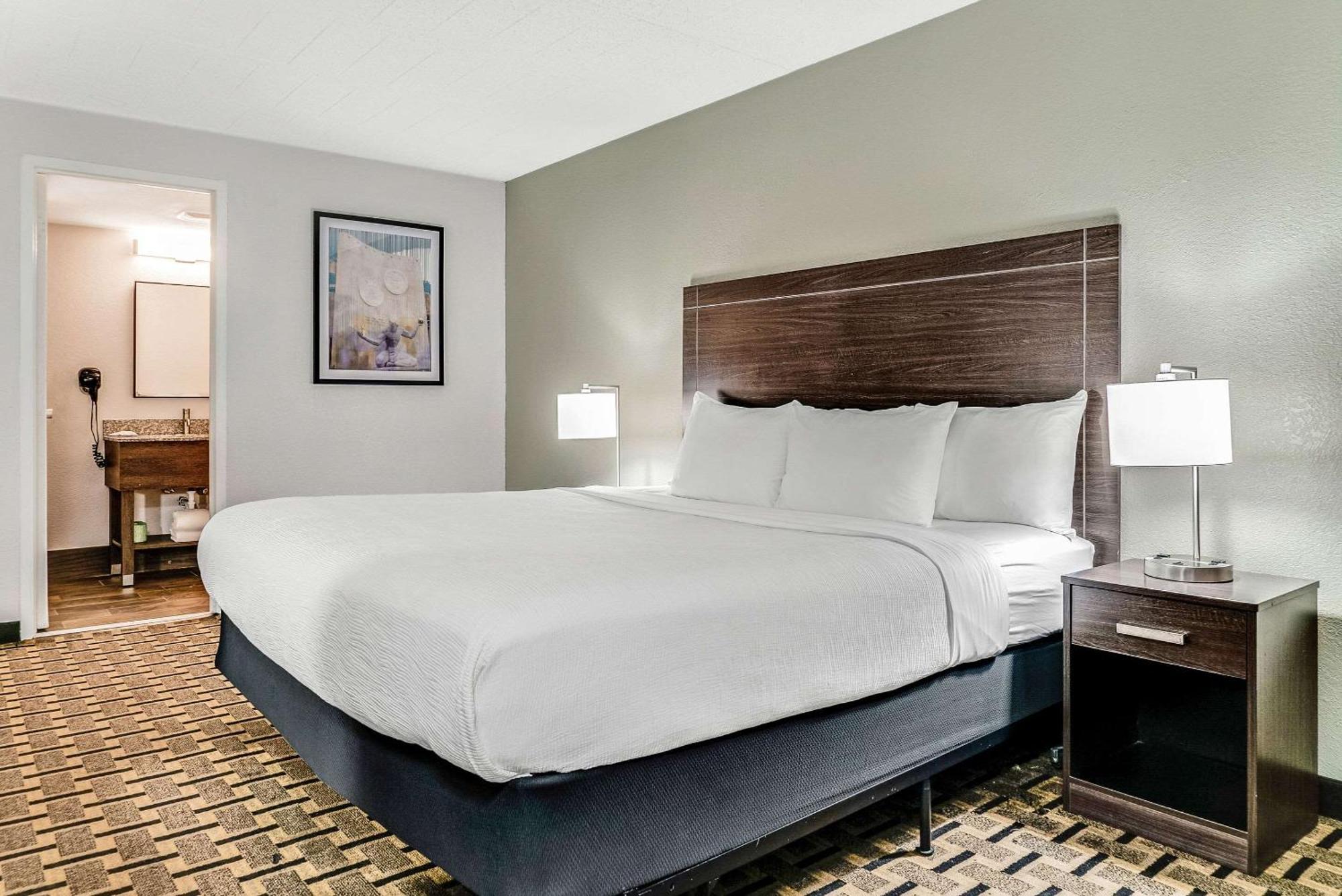 Quality Inn Detroit Downtown Экстерьер фото