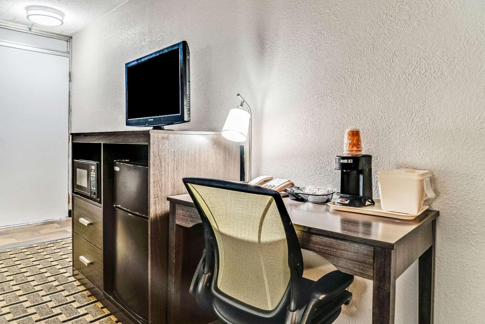 Quality Inn Detroit Downtown Экстерьер фото