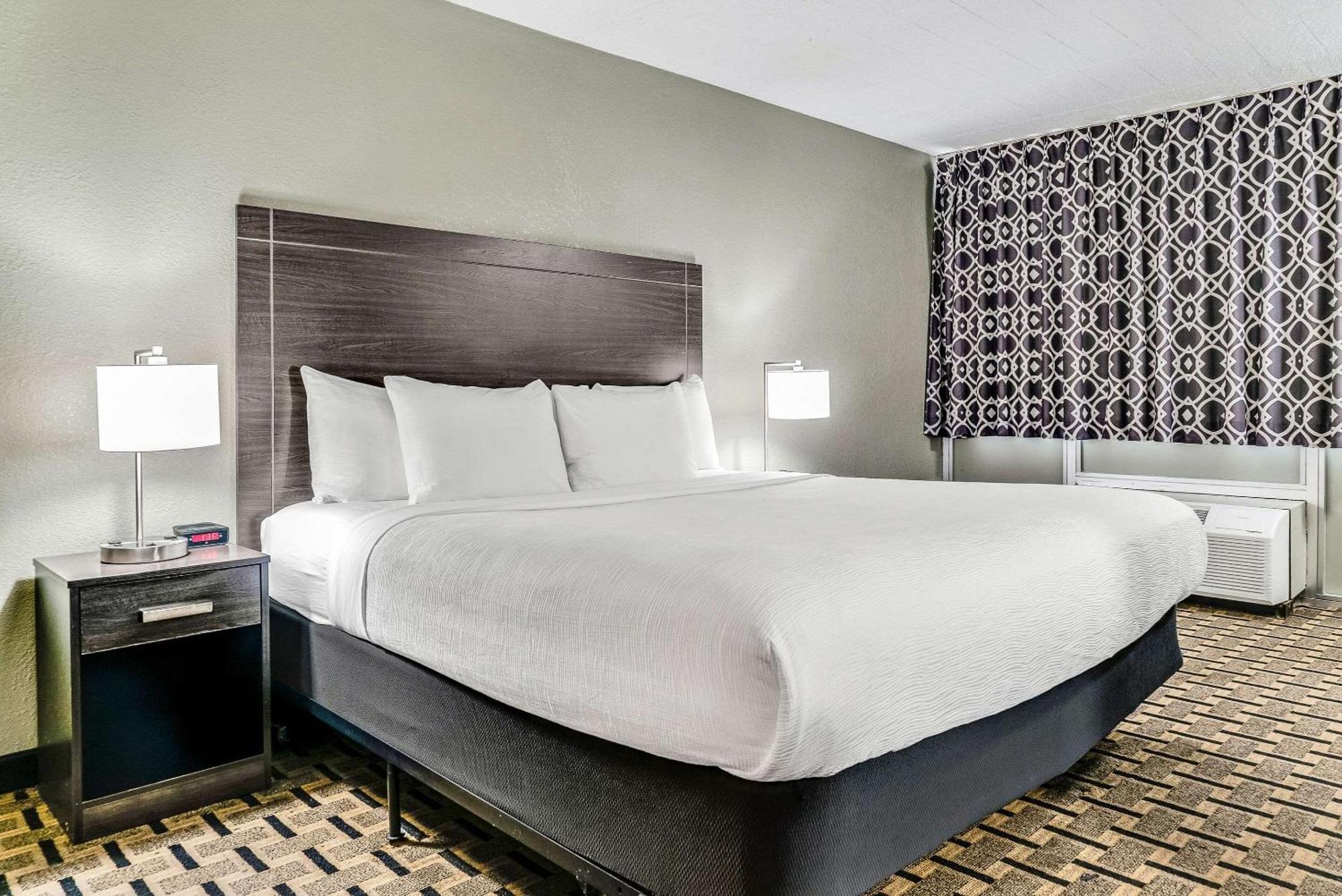 Quality Inn Detroit Downtown Экстерьер фото