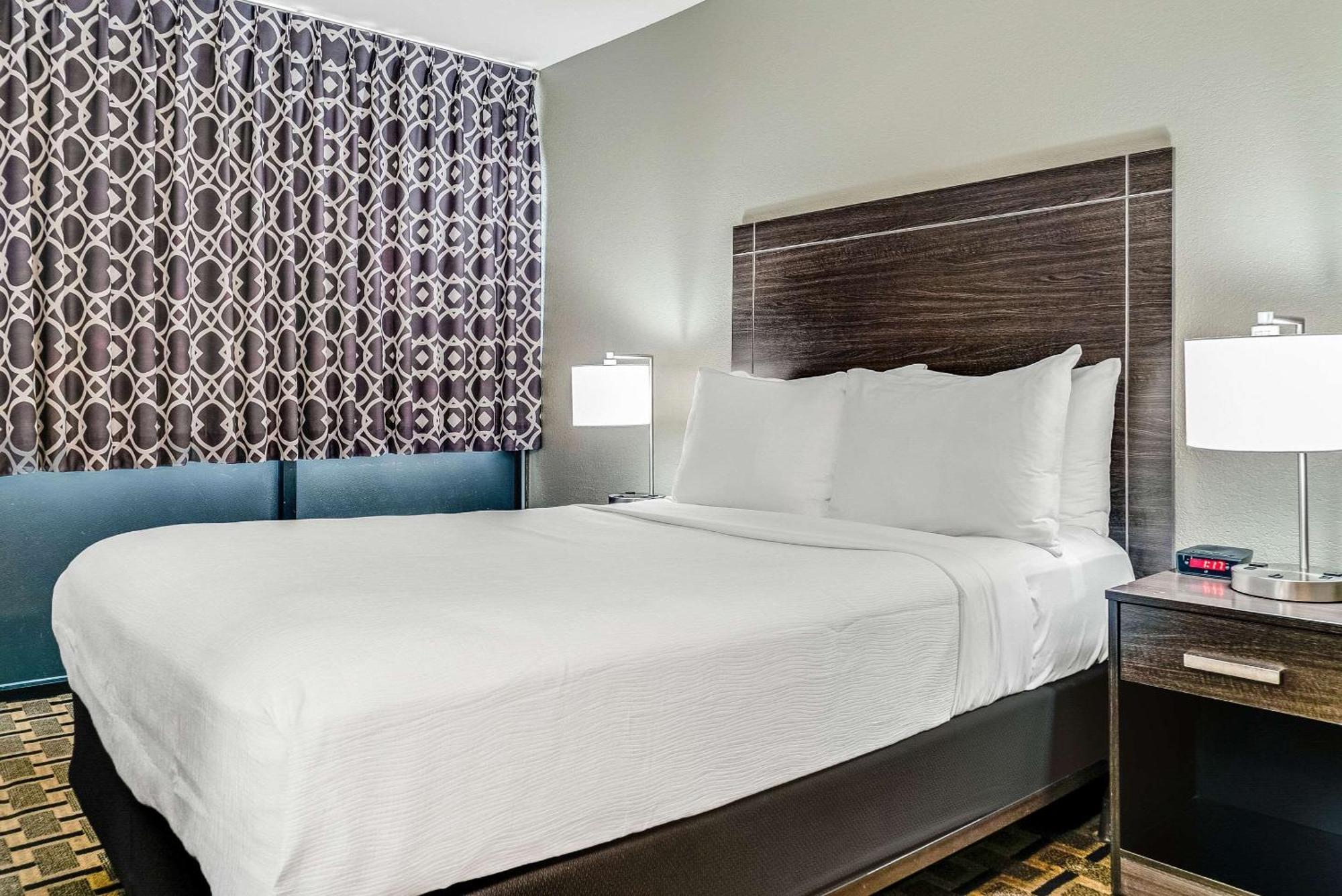 Quality Inn Detroit Downtown Экстерьер фото